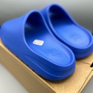 BLUE YEEZY SLIDES